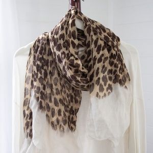 Lightweight Leopard Scarf